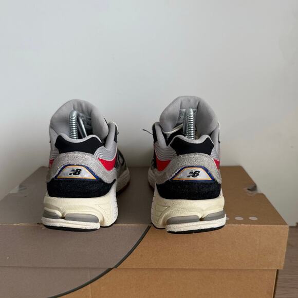 New Balance 2002 R Grey/Black/Red Kids Sneakers - SZ 3 Y - Picture 3 of 13